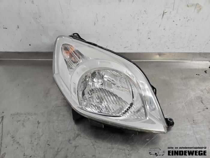 Używane Reflektor prawy Peugeot Bipper Tepee (AJ) 1.3 HDI Cena € 52,50 Procedura marży oferowane przez Auto- en demontagebedrijf Eindewege