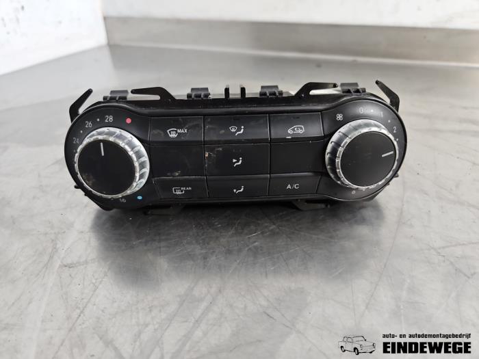 Begagnade Värmekontrollpanel Mercedes B (W246/W242) 1.6 B-180 BlueEFFICIENCY Turbo 16V Pris € 30,00 Marginaltabell erbjuds av Auto- en demontagebedrijf Eindewege