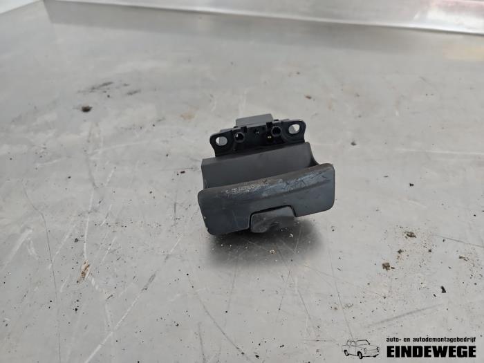Gebrauchte Handbremse Schalter Renault Vel Satis (BJ) 3.5 V6 24V Autom. Preis € 25,00 Margenregelung angeboten von Auto- en demontagebedrijf Eindewege