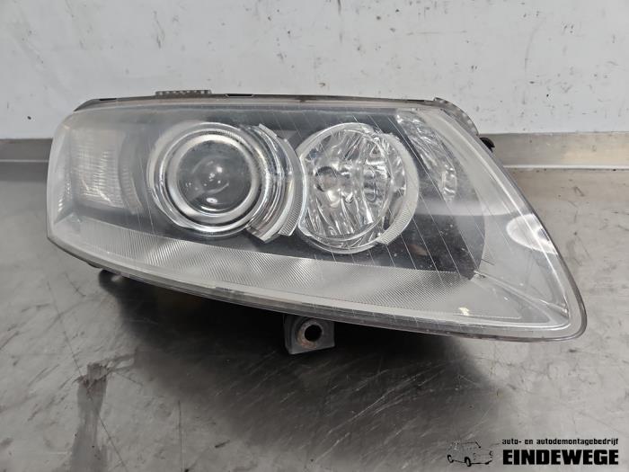 Używane Reflektor prawy Audi A6 (C6) 2.7 TDI V6 24V Cena € 78,50 Procedura marży oferowane przez Auto- en demontagebedrijf Eindewege