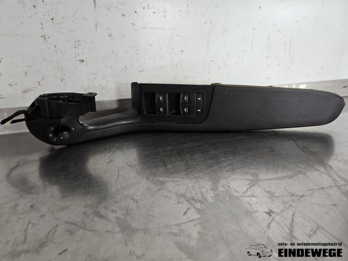 Usados Interruptor combinado de ventanillas Audi A6 (C6) 2.7 TDI V6 24V Precio € 30,00 Norma de margen ofrecido por Auto- en demontagebedrijf Eindewege