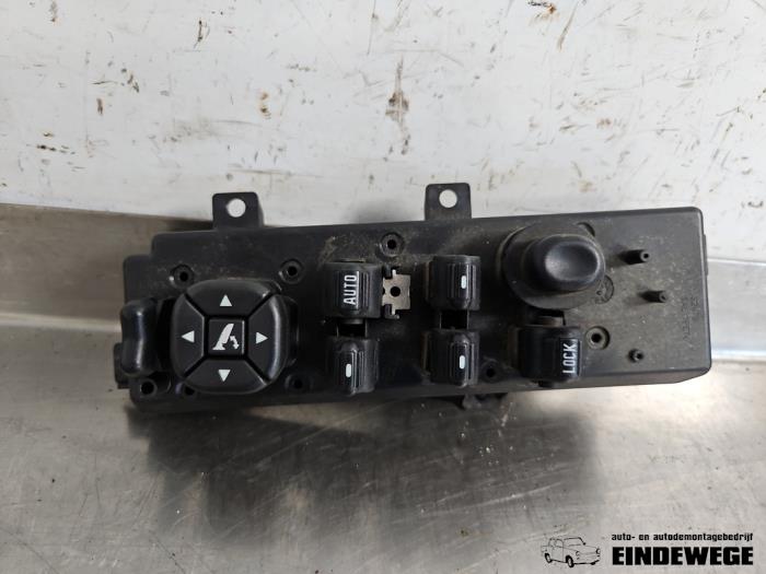 Usados Interruptor combinado de ventanillas Jeep Grand Cherokee (WG/WJ) 2.7 CRD 20V Precio € 52,50 Norma de margen ofrecido por Auto- en demontagebedrijf Eindewege