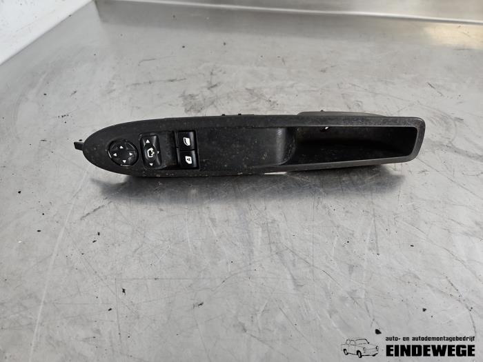 Usados Interruptor combinado de ventanillas Citroen DS3 (SA) 1.6 16V VTS THP Precio € 20,00 Norma de margen ofrecido por Auto- en demontagebedrijf Eindewege