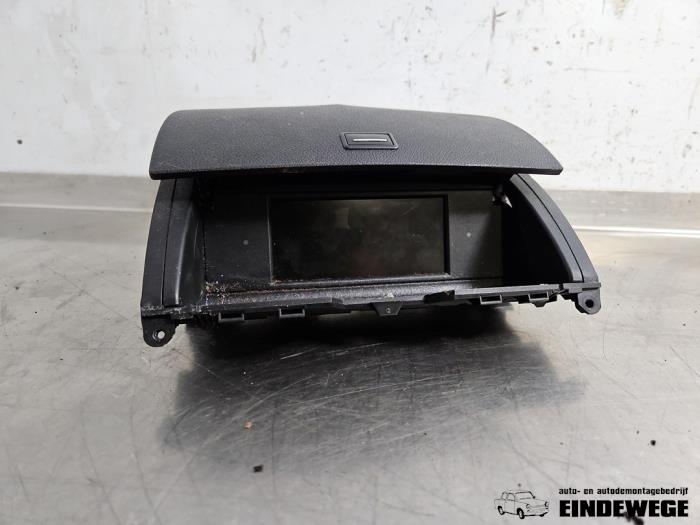 Begagnade Innerdisplay Mercedes C (W204) 2.2 C-200 CDI 16V Pris € 52,50 Marginaltabell erbjuds av Auto- en demontagebedrijf Eindewege