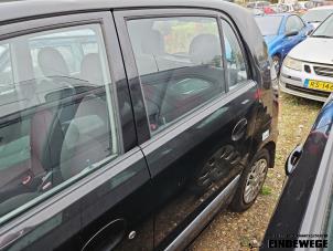 Begagnade Bakdörr, 4-dörrars, vänster Hyundai Atos 1.1 12V Prime Pris € 80,00 Marginaltabell erbjuds av Auto- en demontagebedrijf Eindewege