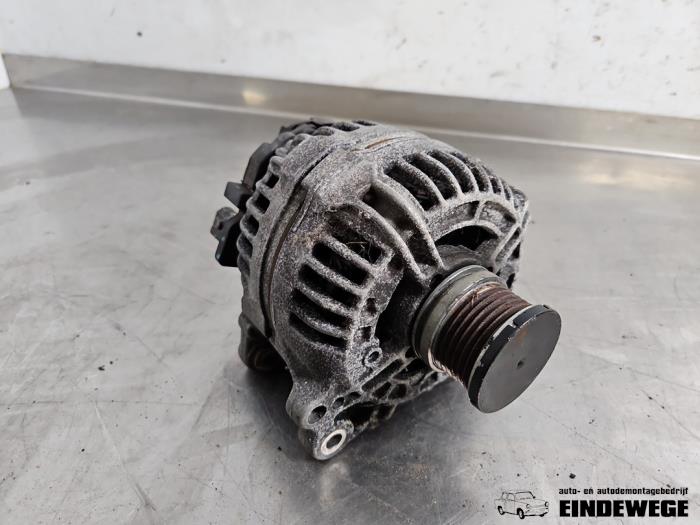 Begagnade Dynamo Audi A4 (B8) 2.0 TDI 16V Pris € 40,00 Marginaltabell erbjuds av Auto- en demontagebedrijf Eindewege