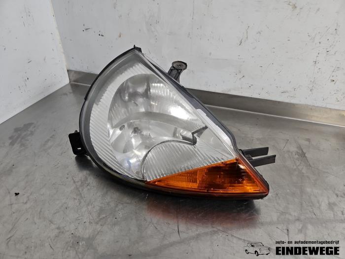 Używane Reflektor prawy Ford Ka I 1.3i Cena € 25,00 Procedura marży oferowane przez Auto- en demontagebedrijf Eindewege