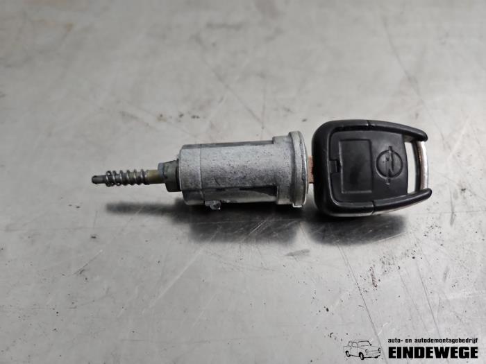 Immobiliser antenna