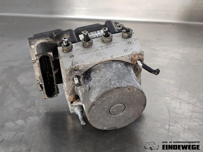 Używane Pompa ABS Mitsubishi Colt (Z2/Z3) 1.3 16V Cena € 52,50 Procedura marży oferowane przez Auto- en demontagebedrijf Eindewege