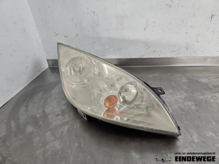Używane Reflektor prawy Mitsubishi Colt (Z2/Z3) 1.3 16V Cena € 35,00 Procedura marży oferowane przez Auto- en demontagebedrijf Eindewege