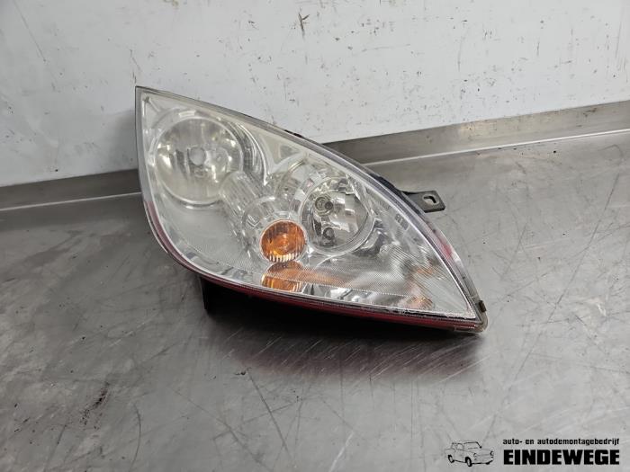 Używane Reflektor prawy Mitsubishi Colt (Z2/Z3) 1.3 16V Cena € 35,00 Procedura marży oferowane przez Auto- en demontagebedrijf Eindewege