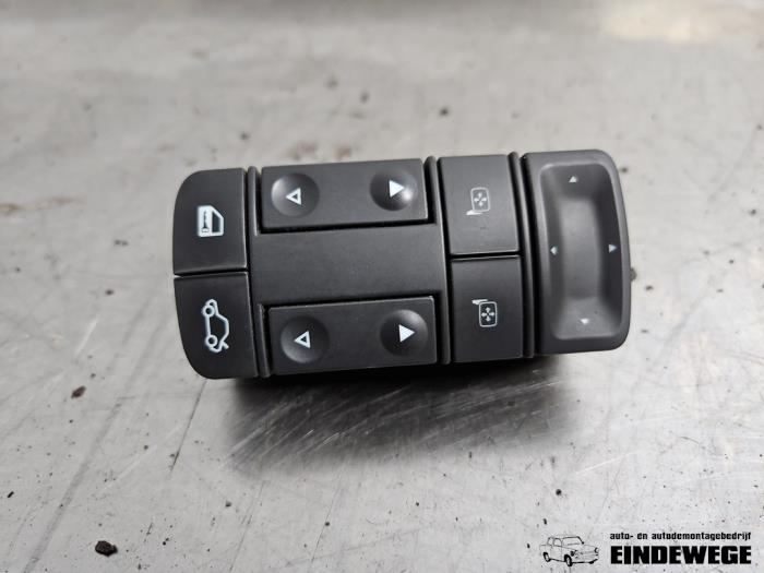 Używane Przelacznik combi okienny Opel Vectra C 1.8 16V Cena € 25,00 Procedura marży oferowane przez Auto- en demontagebedrijf Eindewege