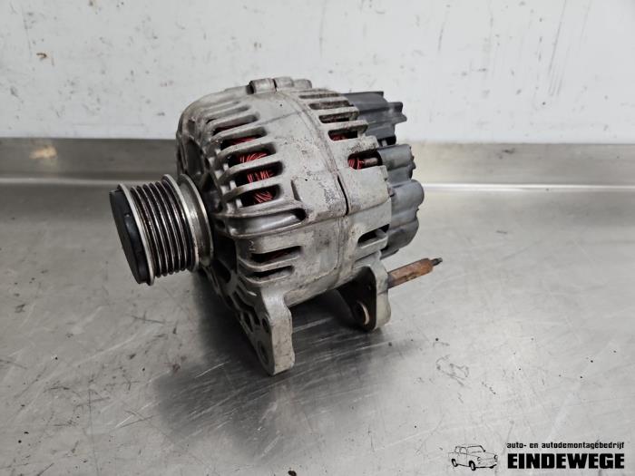 Begagnade Dynamo Volkswagen Transporter T5 1.9 TDi Pris € 40,00 Marginaltabell erbjuds av Auto- en demontagebedrijf Eindewege