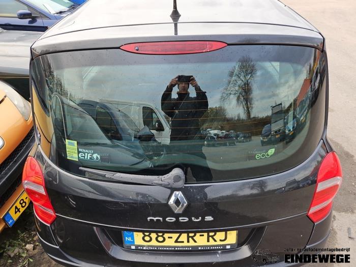 Używane Tylna klapa Renault Modus/Grand Modus (JP) 1.2 16V TCE 100 Cena € 157,50 Procedura marży oferowane przez Auto- en demontagebedrijf Eindewege