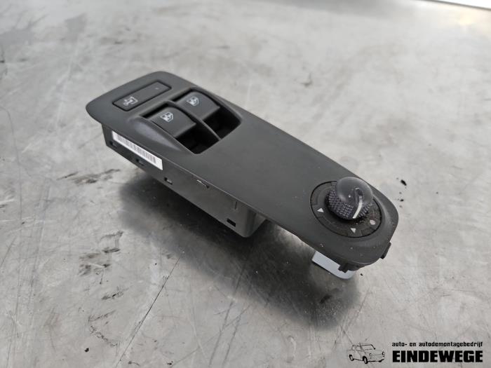 Usados Interruptor combinado de ventanillas Citroen Jumper (U9) 2.2 HDi 120 Precio € 52,50 Norma de margen ofrecido por Auto- en demontagebedrijf Eindewege