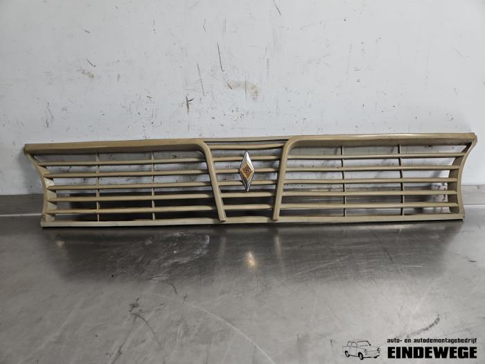 Używane Grill Renault R6 Cena na żądanie oferowane przez Auto- en demontagebedrijf Eindewege