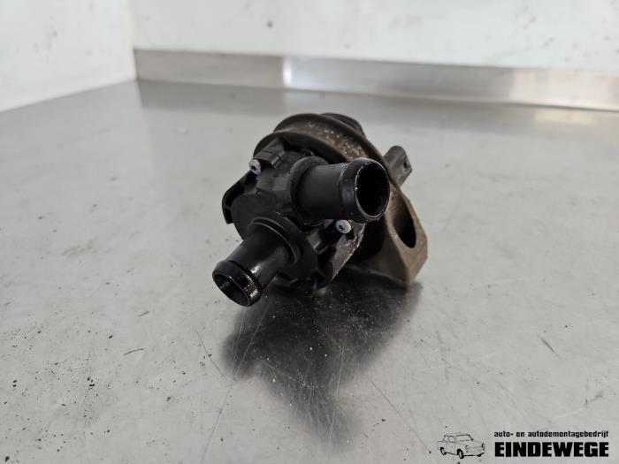 Begagnade Extra vattenpump Volkswagen Golf VII (AUA) 1.2 TSI 16V Pris € 25,00 Marginaltabell erbjuds av Auto- en demontagebedrijf Eindewege