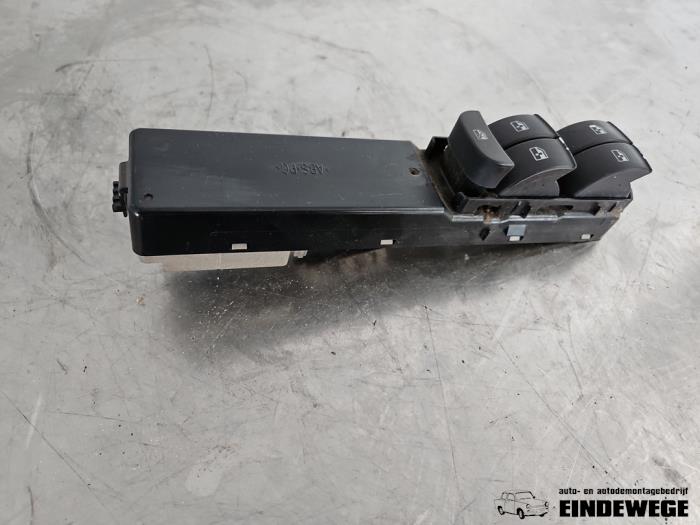Usados Interruptor combinado de ventanillas Saab 9-3 Sport Estate (YS3F) 1.8t 16V Precio € 20,00 Norma de margen ofrecido por Auto- en demontagebedrijf Eindewege