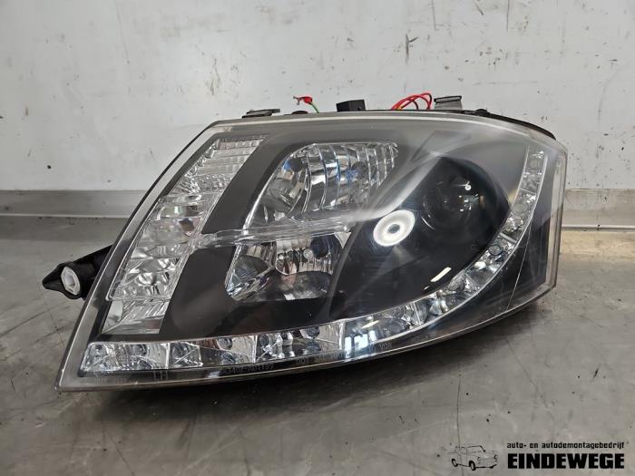 Używane Reflektor lewy Audi TT (8N3) 1.8 20V Turbo Cena € 105,00 Procedura marży oferowane przez Auto- en demontagebedrijf Eindewege