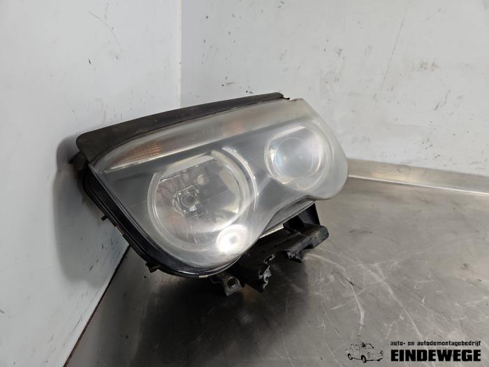 Używane Reflektor lewy BMW 7 serie (E65/E66/E67) 745i,Li 4.4 V8 32V Cena € 210,00 Procedura marży oferowane przez Auto- en demontagebedrijf Eindewege