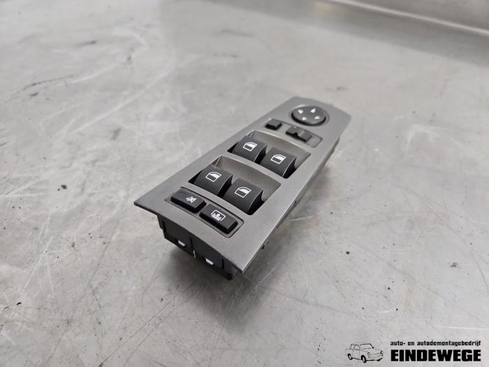 Usados Interruptor combinado de ventanillas BMW 7 serie (E65/E66/E67) 745i,Li 4.4 V8 32V Precio € 35,00 Norma de margen ofrecido por Auto- en demontagebedrijf Eindewege