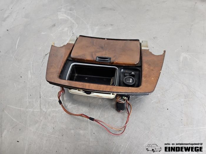Begagnade Askkopp, fram BMW 7 serie (E65/E66/E67) 745i,Li 4.4 V8 32V Pris € 35,00 Marginaltabell erbjuds av Auto- en demontagebedrijf Eindewege