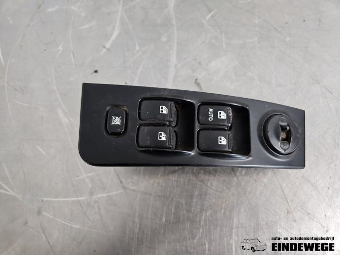Usados Interruptor combinado de ventanillas Hyundai Matrix 1.6 16V Precio € 30,00 Norma de margen ofrecido por Auto- en demontagebedrijf Eindewege