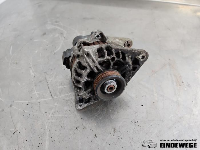 Begagnade Dynamo Hyundai Matrix 1.6 16V Pris € 35,00 Marginaltabell erbjuds av Auto- en demontagebedrijf Eindewege