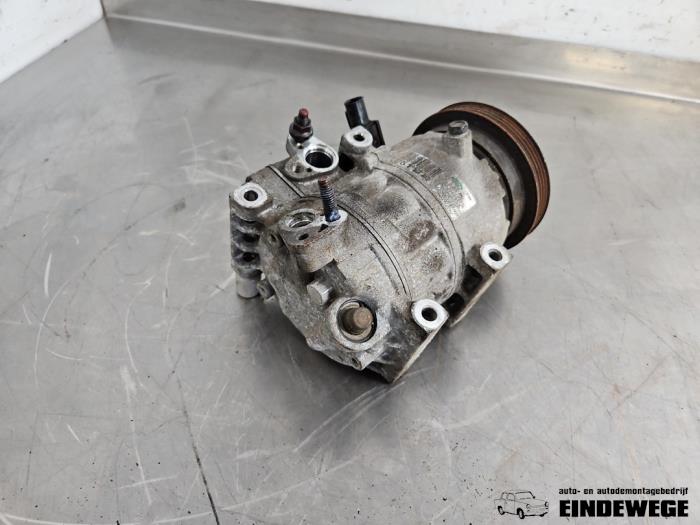Usagé Pompe clim Hyundai Matrix 1.6 16V Prix € 63,50 Règlement à la marge proposé par Auto- en demontagebedrijf Eindewege
