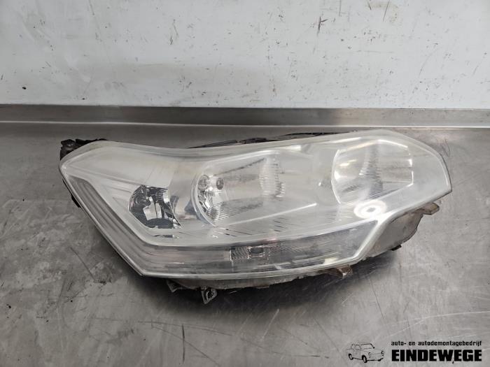 Używane Reflektor prawy Citroen C5 III Tourer (RW) 2.0 HDiF 16V Cena € 88,50 Procedura marży oferowane przez Auto- en demontagebedrijf Eindewege