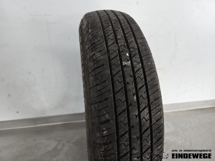 Używane Opona Cena na żądanie oferowane przez Auto- en demontagebedrijf Eindewege