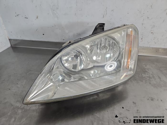Używane Reflektor lewy Ford Focus C-Max 1.6 16V Cena € 35,00 Procedura marży oferowane przez Auto- en demontagebedrijf Eindewege
