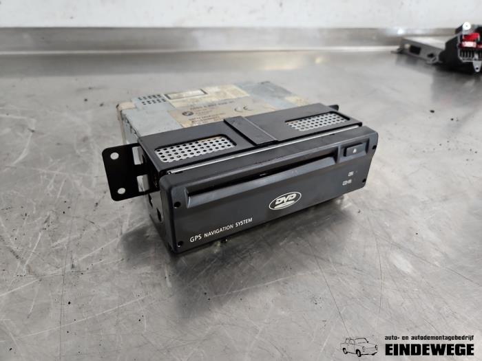 Używane Odtwarzacz DVD BMW 7 serie (E65/E66/E67) 745i,Li 4.4 V8 32V Cena € 105,00 Procedura marży oferowane przez Auto- en demontagebedrijf Eindewege