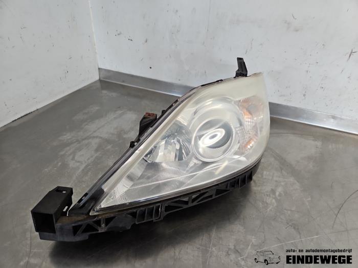 Używane Reflektor lewy Mazda 5 (CR19) 2.0i 16V Cena € 40,00 Procedura marży oferowane przez Auto- en demontagebedrijf Eindewege