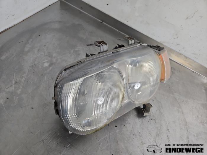 Używane Reflektor lewy MG ZS 1.8 16V 120 Cena € 40,00 Procedura marży oferowane przez Auto- en demontagebedrijf Eindewege