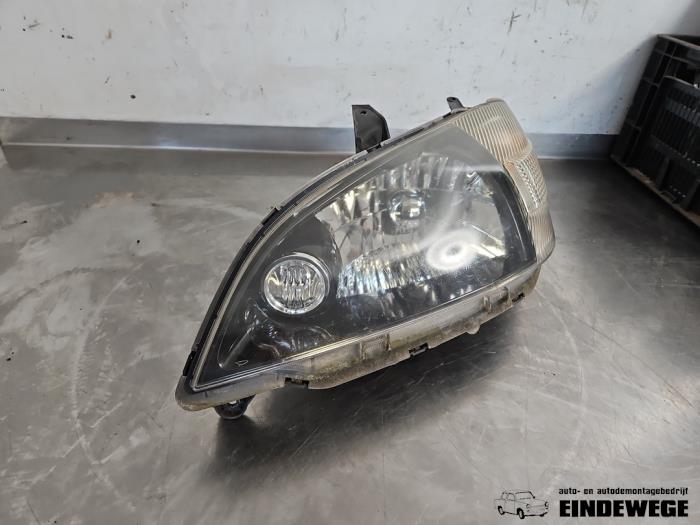 Używane Reflektor lewy Daihatsu YRV (M2) 1.3 16V DVVT Cena € 40,00 Procedura marży oferowane przez Auto- en demontagebedrijf Eindewege