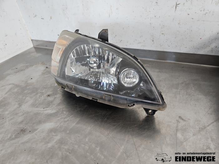 Używane Reflektor prawy Daihatsu YRV (M2) 1.3 16V DVVT Cena € 40,00 Procedura marży oferowane przez Auto- en demontagebedrijf Eindewege