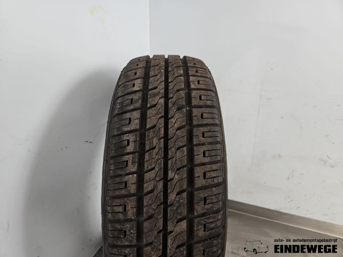 Używane Opona Volkswagen Crafter 2.5 TDI 30/32/35/46/50 Cena na żądanie oferowane przez Auto- en demontagebedrijf Eindewege