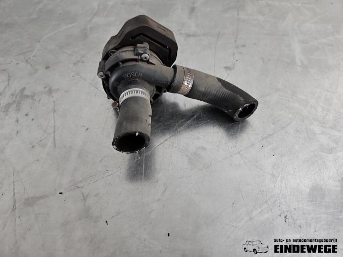 Begagnade Extra vattenpump Volkswagen Crafter 2.5 TDI 30/32/35/46/50 Pris € 30,00 Marginaltabell erbjuds av Auto- en demontagebedrijf Eindewege
