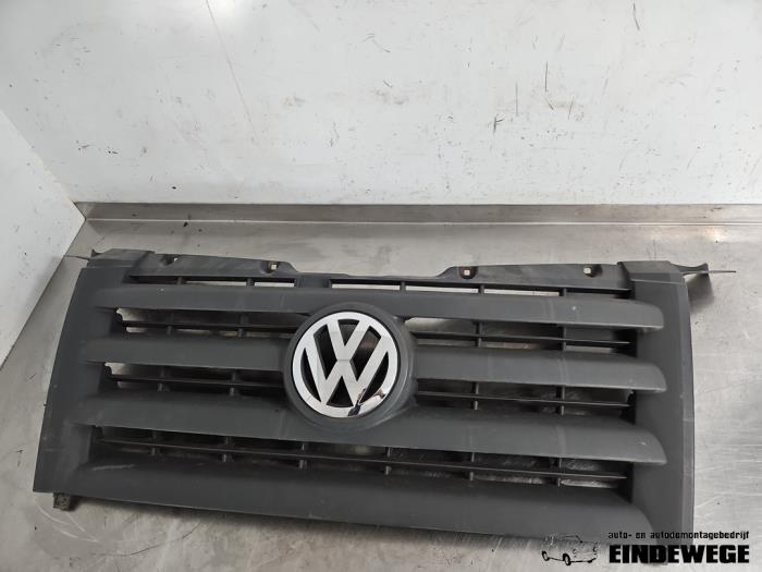 Używane Grill Volkswagen Crafter 2.5 TDI 30/32/35/46/50 Cena € 78,50 Procedura marży oferowane przez Auto- en demontagebedrijf Eindewege