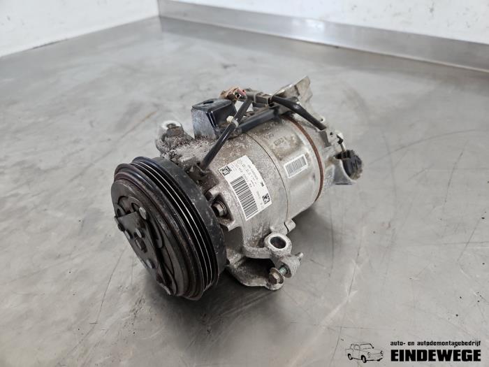 Usagé Compresseur de clim Renault Twingo III (AH) 1.0 SCe 65 12V Prix € 105,00 Règlement à la marge proposé par Auto- en demontagebedrijf Eindewege