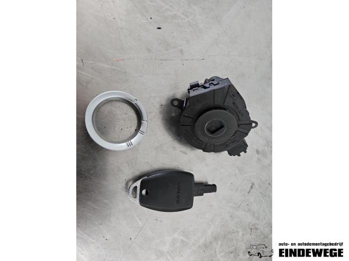 Używane Stacyjka + Kluczyk Volvo C30 (EK/MK) 2.0 16V Cena € 63,50 Procedura marży oferowane przez Auto- en demontagebedrijf Eindewege