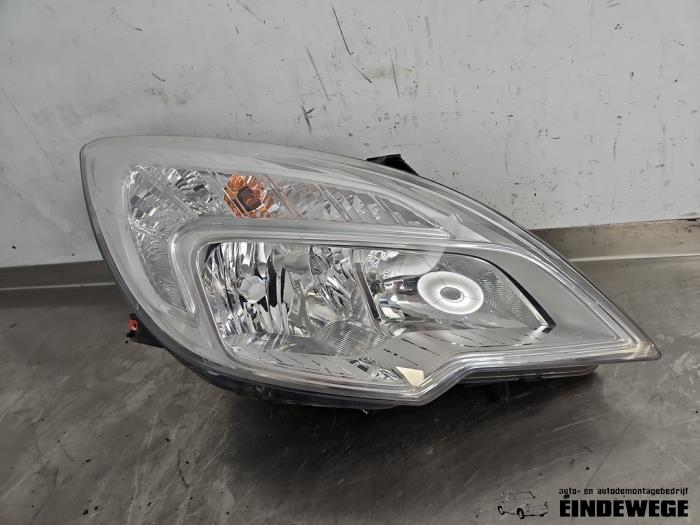 Używane Reflektor prawy Opel Meriva (B) 1.4 Turbo 16V Ecotec Cena € 105,00 Procedura marży oferowane przez Auto- en demontagebedrijf Eindewege