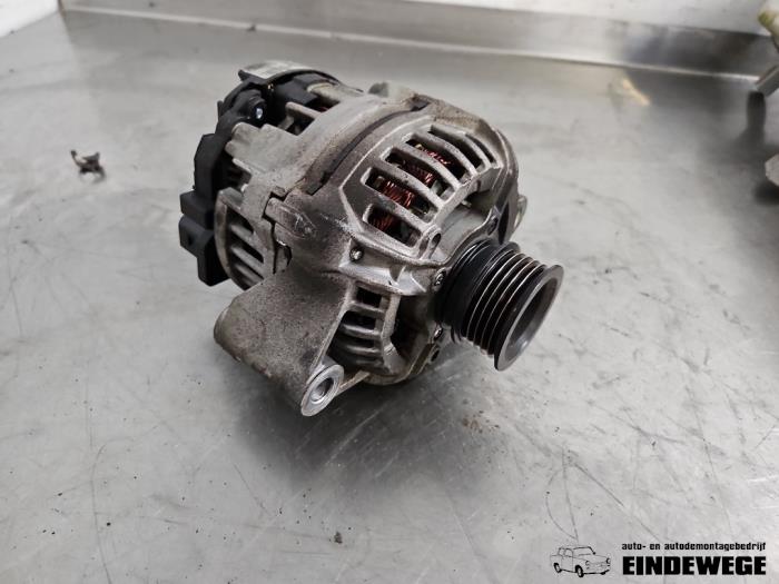Begagnade Dynamo MG ZS 1.8 16V 120 Pris € 52,50 Marginaltabell erbjuds av Auto- en demontagebedrijf Eindewege