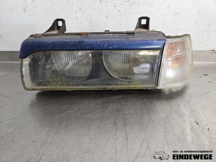 Używane Reflektor lewy BMW 3 serie Compact (E36/5) 316i Cena € 25,00 Procedura marży oferowane przez Auto- en demontagebedrijf Eindewege
