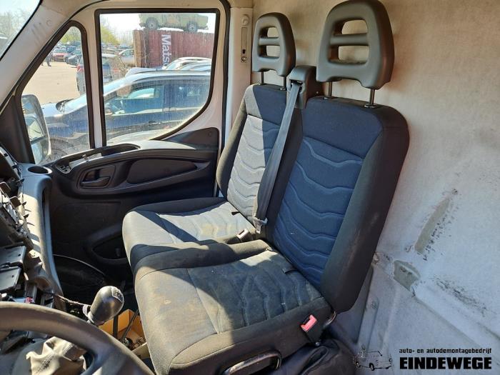 Używane Fotel prawy Iveco New Daily VI 33S14, 35C14, 35S14 Cena na żądanie oferowane przez Auto- en demontagebedrijf Eindewege