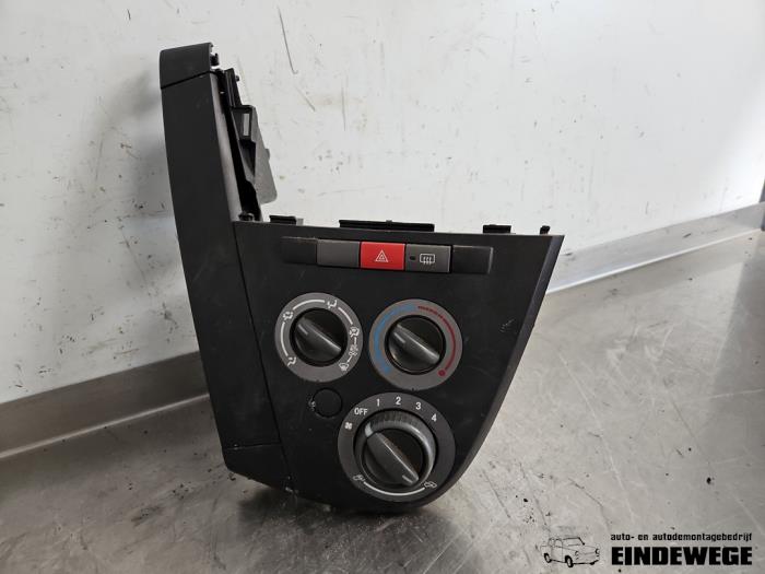 Begagnade Värmekontrollpanel Daihatsu Cuore (L251/271/276) 1.0 12V DVVT Pris € 25,00 Marginaltabell erbjuds av Auto- en demontagebedrijf Eindewege