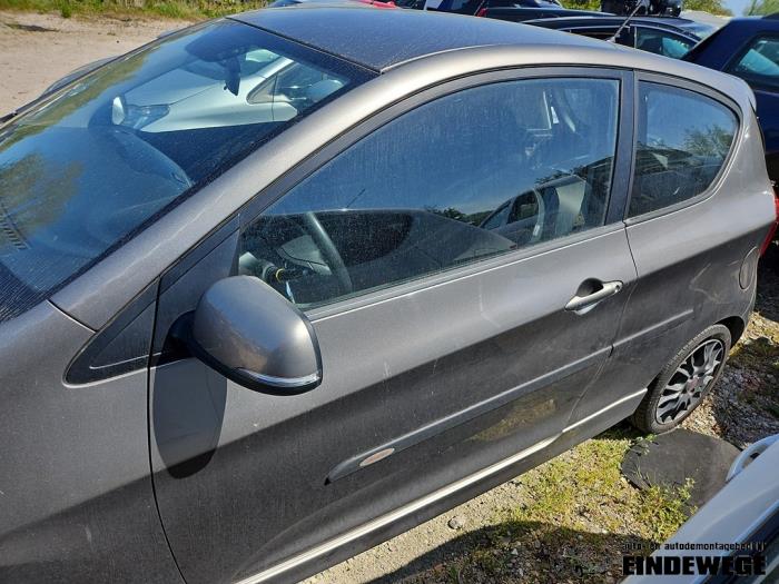 Begagnade Dörr, 2-dörrars, vänster Kia Picanto (TA) 1.2 16V Pris € 175,00 Marginaltabell erbjuds av Auto- en demontagebedrijf Eindewege