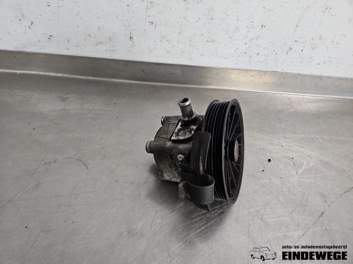 Usagé Pompe de direction Volvo V70 (SW) 2.4 D5 20V Prix € 52,50 Règlement à la marge proposé par Auto- en demontagebedrijf Eindewege