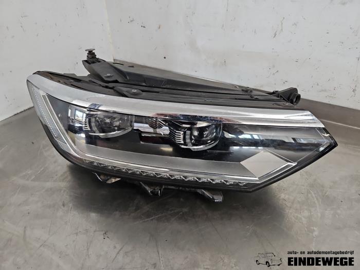 Używane Reflektor prawy Volkswagen Passat (3G2) 1.4 TSI 16V Cena € 350,00 Procedura marży oferowane przez Auto- en demontagebedrijf Eindewege
